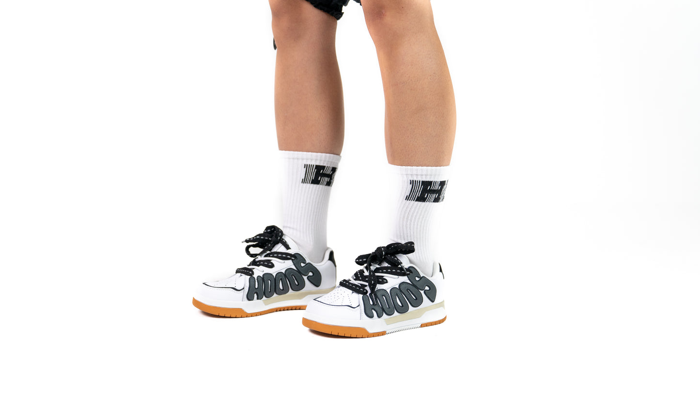 Hoods statement white - on feet size 5